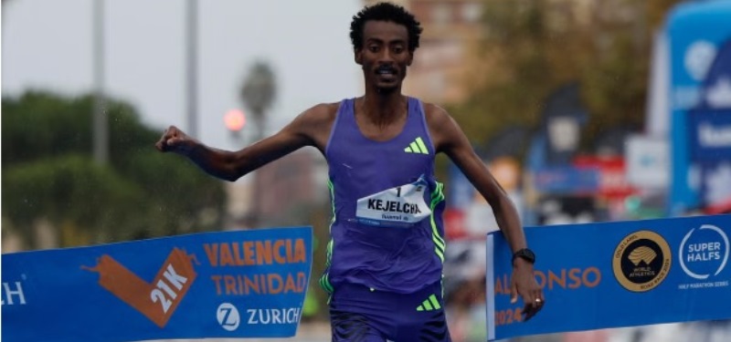 Yomif Kejelcha bate el récord mundial de media maratón en Valencia (57.30)