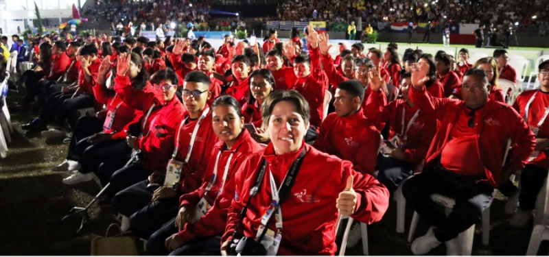 Perú desfiló en inauguración de los XXVIII Juegos Sudamericanos Escolares Bucaramanga 2024