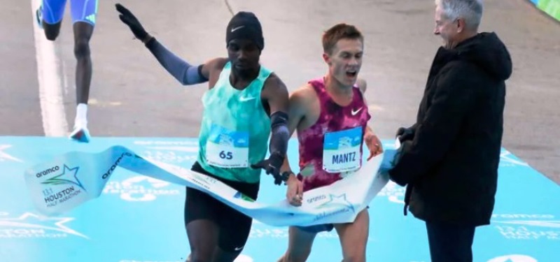El etíope Addisu Gobena gana en dramática final la Media Maratón de Houston