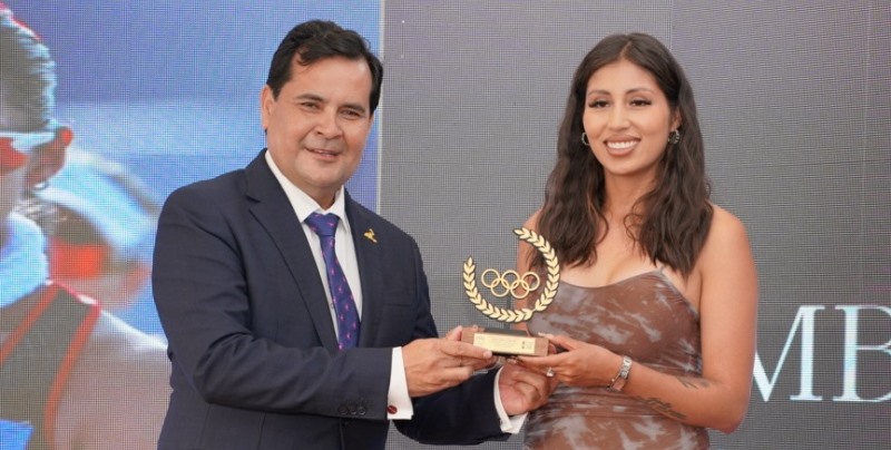 Marchistas encabezados por Kimberly García son premiados en la “Gala Sunet” del COP