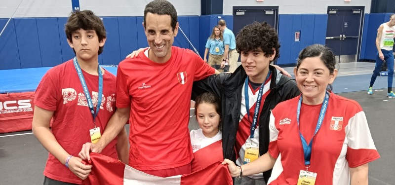 Alfredo Deza Junior vuelve a la competencia y gana el título mundial master bajo techo
