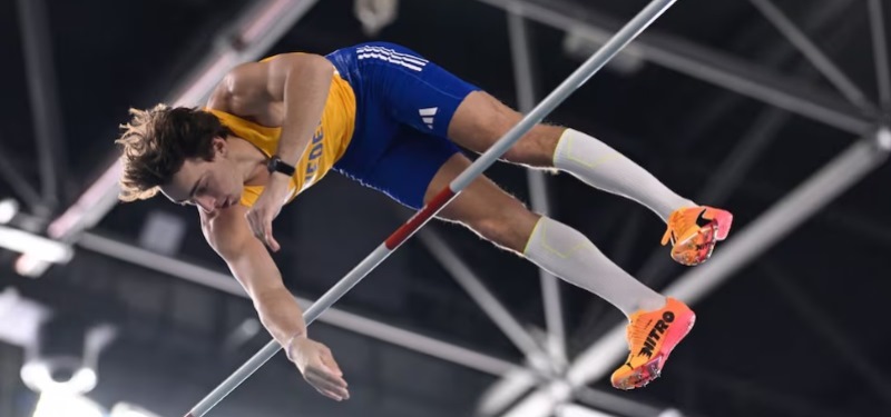 Armand Duplantis logra su tercer título mundial Indoor de la pértiga en China