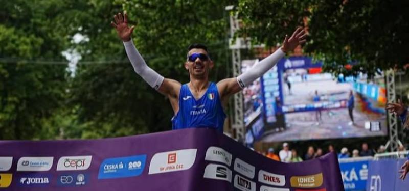 Massimo Stano quiebra el récord mundial de marcha de 35 km en Podebrady