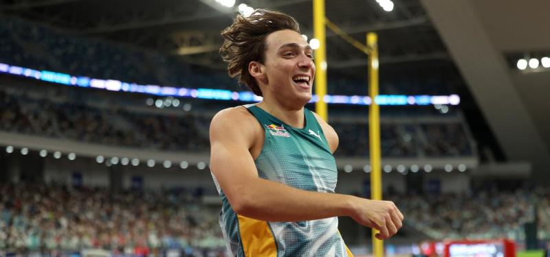 Armand Duplantis gana en Shangai se eleva los 6.11 metros sin superar su récord
