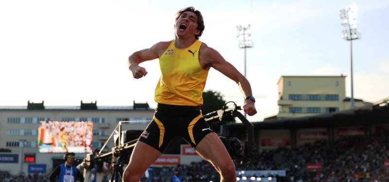 Armand Duplantis rompe su propia marca mundial en la pértiga con 6.28 metros