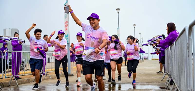 Cientos de personas pierden el miedo de ensuciarte en la primera “carrera sucia” del Perú