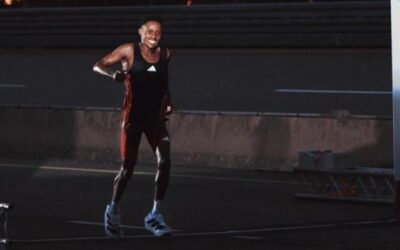 Sibusiso Kubheka  es el primer humano en correr 100km por debajo de las 6 horas
