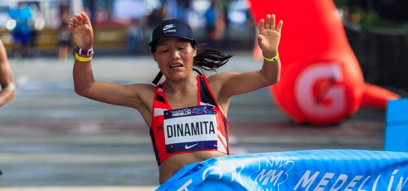 Peruana Dina Velásquez fue la ganadora absoluta de la Maratón de Medellín