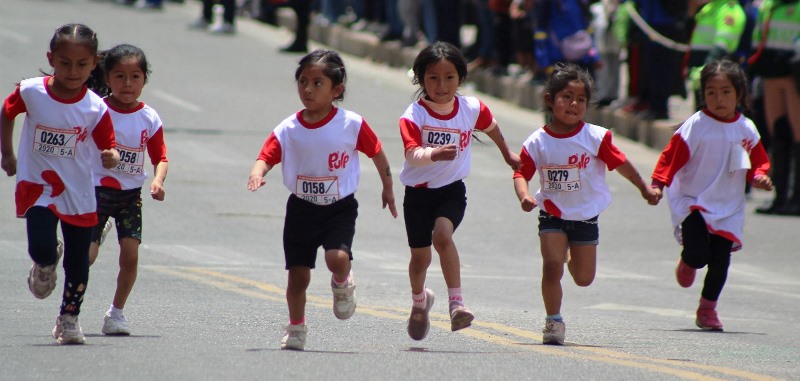 Más de ocho mil niños volaron en la mini maratón de los Andes