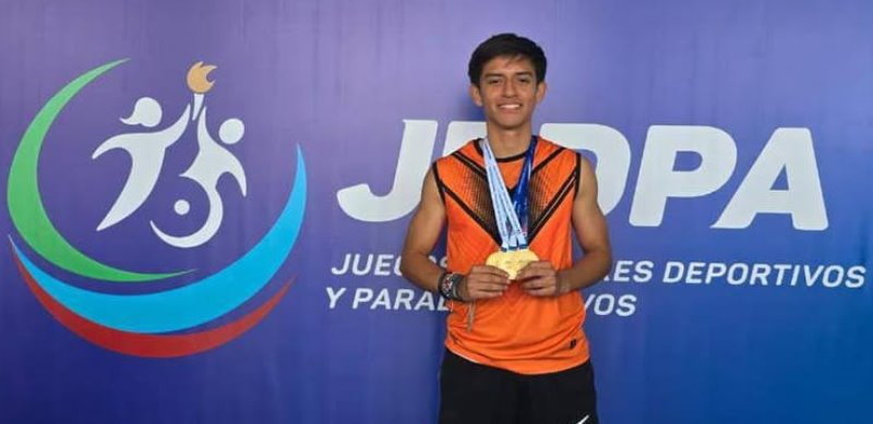 Atleta piurano Eduardo Rentería Chumacero logra tres medallas en Juegos Nacionales Escolares 2025