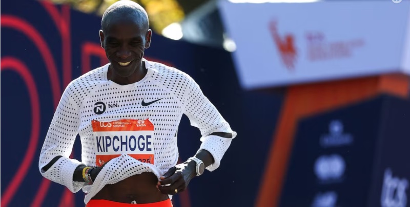 Eliud Kipchoge y su misteriosa camiseta agujereada vista en la Maratón de Nueva York