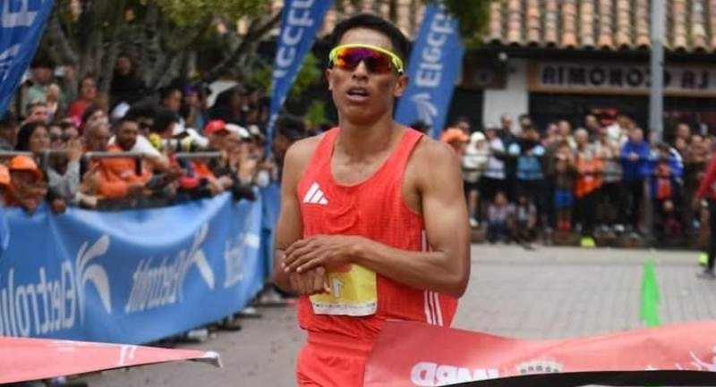 Rene Champi del Perú retuvo título de la San Silvestre de Chía en Colombia