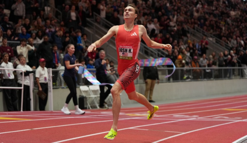 Josh Hoey rompe el récord mundial de 800 m en pista corta con 1:42.50 en Boston