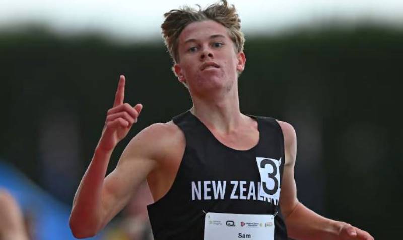 La promesa de Nueva Zelanda Sam Ruthe bate el récord mundial U18 de la milla indoor