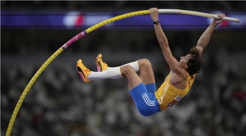 Armand Duplantis se eleva hasta los 6.31m y bate por 15ª vez el récord mundial de la pértiga