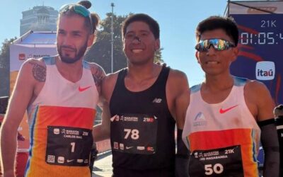 Fondista peruano Alejandro Alania gana los 21k de la Maratón de Santiago con récord de circuito