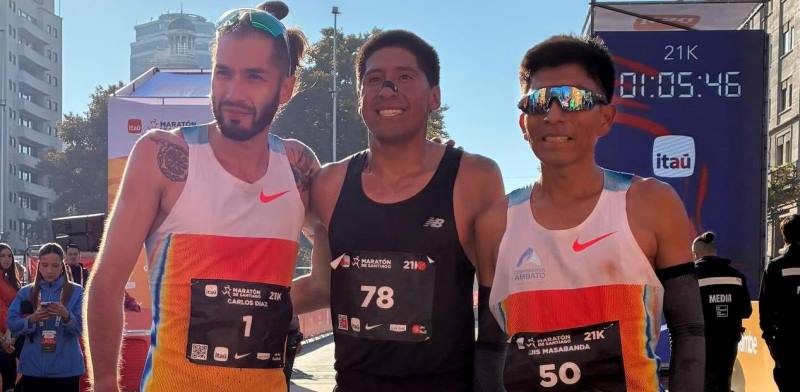 Fondista peruano Alejandro Alania gana los 21k de la Maratón de Santiago con récord de circuito