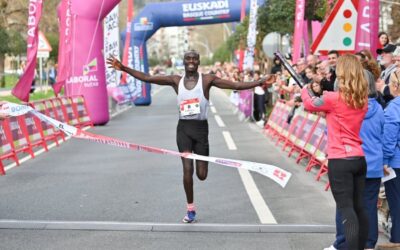 Keniata Mark Kiptoo de 49 años gana por tercera vez la Media de Maratón de Azkoitia-Azpeitia