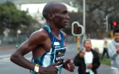 Kipchoge inicio su reto de correr una maratón en siete continentes en Cape Town
