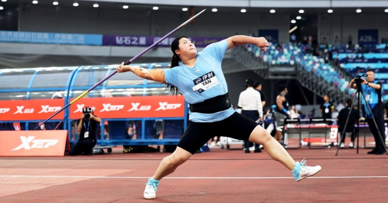 China de 18 años Ziyi Yan logra un lanzamiento histórico de 71,74 mts.